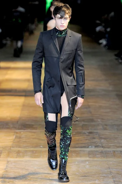 Look 15